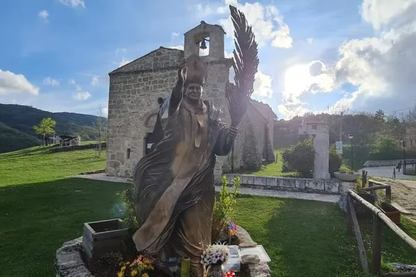 Il santuario di San Pietro della Ienca dedicato a Giovanni Paolo II / San Pietro della Ienca