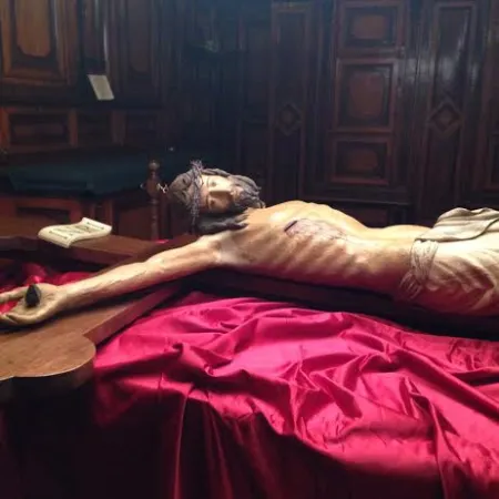 Antico Crocifisso ligneo |  | VG / ACI stampa