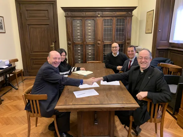 Il rettore Heid ( primo a destra) e alcuni professori del PIAC |  | PIAC