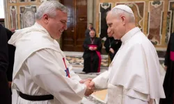 Padre Luigi Buccarello e papa Leone XIV / Credit Vatican Media