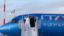 Leone XIV si imbarca per il suo primo viaggio internazionale / FaceBook - ITA Airways