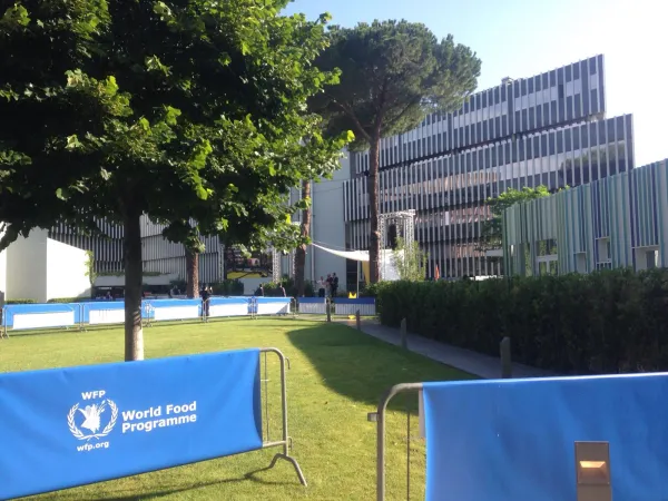 Papa Francesco al PAM | Il giardino dove Papa Francesco ha incontrato i dipendenti del PAM | Alan Holdren / ACI Group