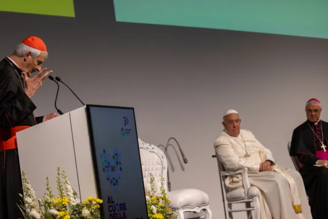 Il Cardinale Zuppi con Papa Francesco nel luglio scorso |  | Daniel Ibanez EWTN