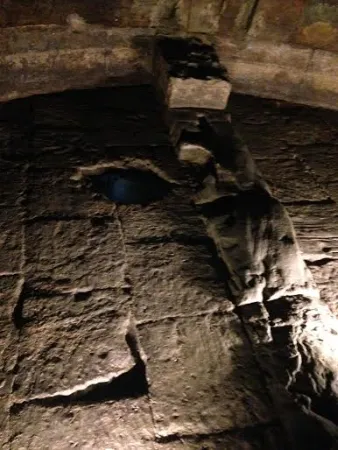 Dettaglio della colonna dove furono legati San Pietro e Paolo | | VG/ACI Stampa