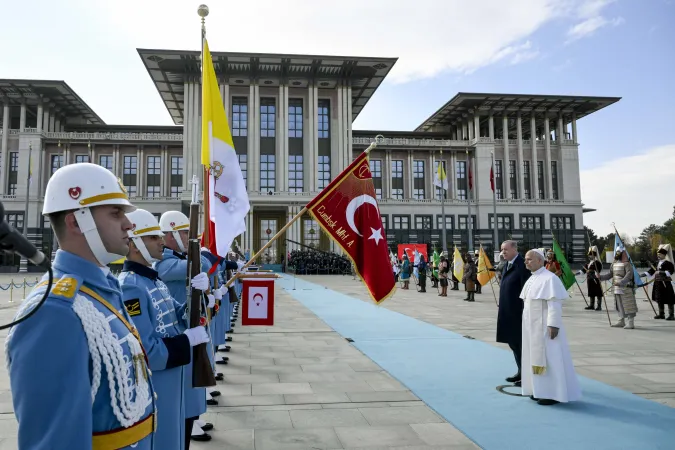 Leone XIV in Turchia | L'arrivo di Leone XIV al Palazzo Presidenziale di Ankara, Turchia, 27 novembre 2025 | Vatican Media / ACI Group