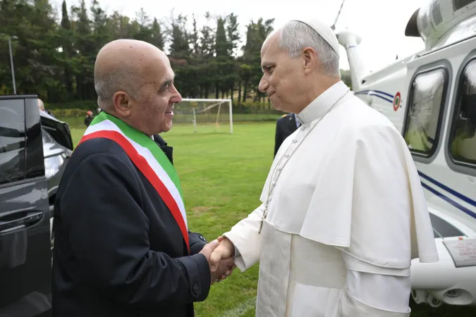 Il Papa e il sindaco di Montefalco |  | Vatican Media / EWTN