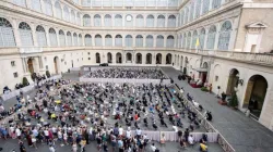 Una udienza generale, che da dopo la pandemia si tiene nel Cortile San Damaso / Daniel Ibanez / ACI Group