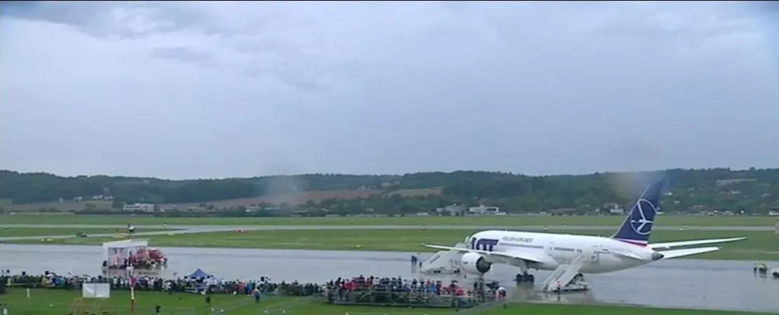 L'aereo che riporta Papa Francesco a Roma |  | CTV