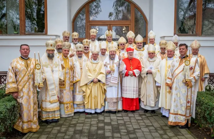 Chiesa Greco-cattolica romena | Foto di gruppo dei vescovi di Romania e il cardinale Gugerotti con il nuovo arcivescovo maggiore Claudiu Pop | Arcieparchia di Blaj