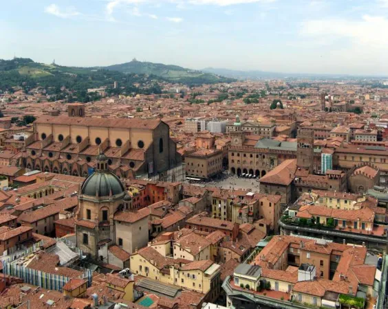 Bologna | Una veduta della Città di Bologna, dove il Papa andrà in visita il prossimo 1 ottobre | Wikimedia Commons