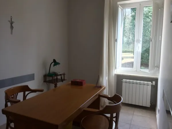 L'interno di una stanza |  | AA