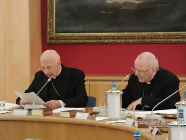 Il Cardinal Bagnasco apre il Consiglio Permanente | Il Cardinal Angelo Bagnasco e l'arcivescovo Nunzio Galantino all'apertura del Consiglio Permanente a Genova, 14 marzo 2016 | Marco Mancini / ACI Stampa