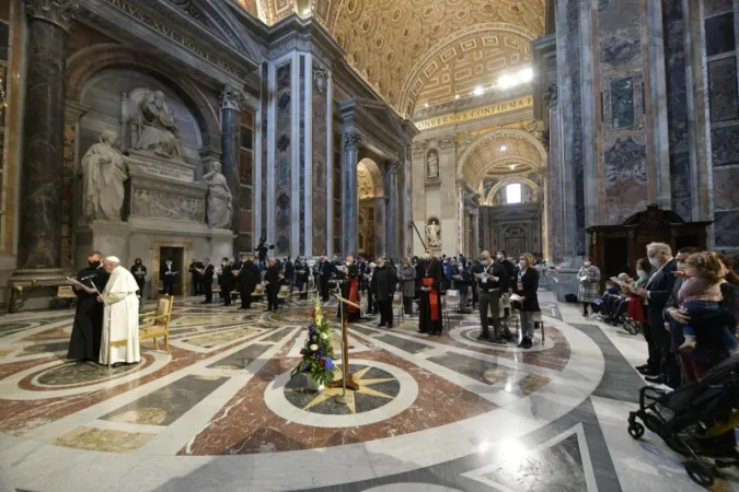 La preghiera del Rosario con Papa Francesco  |  | Vatican Media 