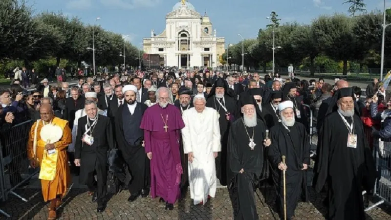 Alcune foto di Pontefici con i capi delle Chiese sorelle | | www.christianunity.va