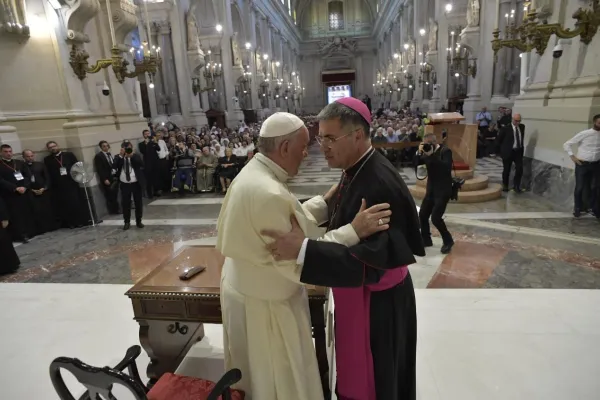 Papa Francesco con l'arcivescovo di Palermo Corrado Lorefice durante la visita nel capoluogo siciliano nel 2018 / Credit Vatican Media