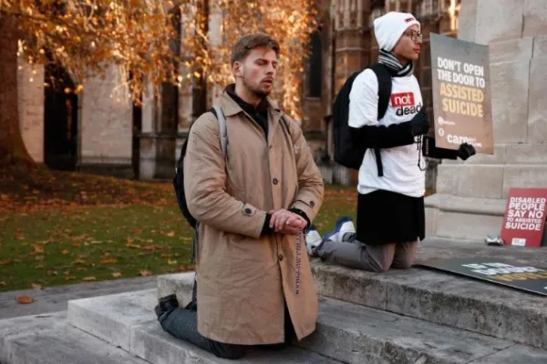 manifestazioni contro l'eutanasia in Inghilterra / Vatican Media / ACI Group