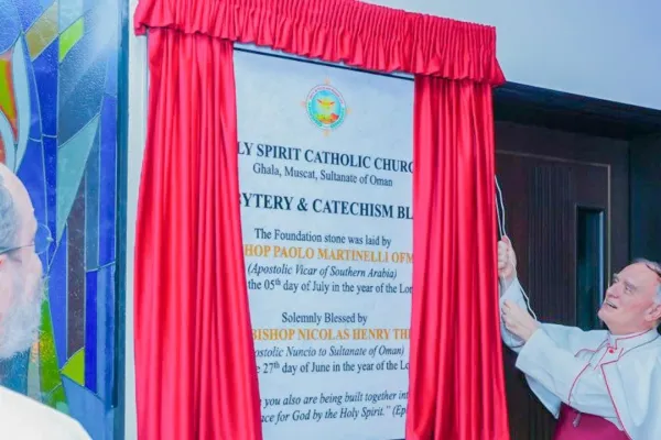 Il nunzio Thevenin e il vescovo Martinelli inaugurano il centro pastorale dell'Oman / AVOSA