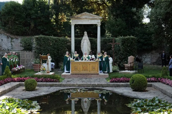 Un momento della prima Messa per la Custodia della creazione nel Giardino della Madonnina del “Borgo Laudato si’” di Castel Gandolfo | Un momento della prima Messa per la Custodia della creazione nel Giardino della Madonnina del “Borgo Laudato si’” di Castel Gandolfo | Credit Vatican Media