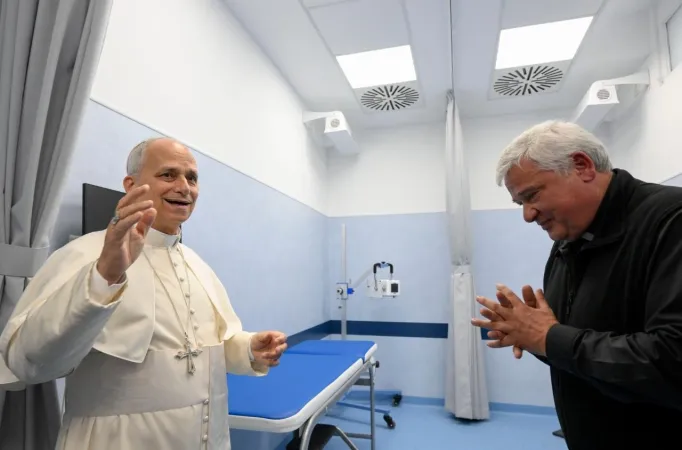 La visita del Papa all'ambulatorio |  | Vatican Media