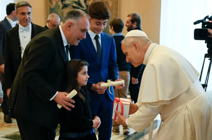 Il Papa con i giovani AC |  | Vatican Media / EWTN