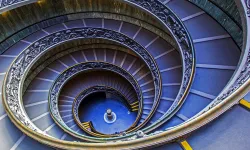 L'immenso scalone dei Musei Vaticani / Credit Musei Vaticani