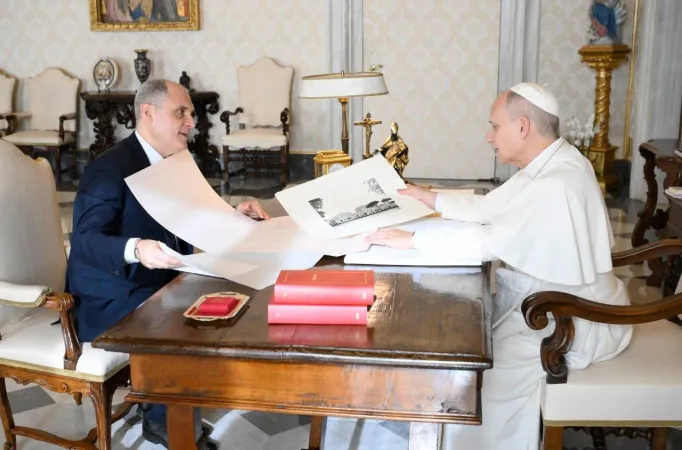 Papa Leone XIV e il presidente di AC Notargiacomo |  | Vatican Media