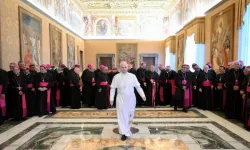 Il papa con i vescovi del Perù, oggi / Credit Vatican Media