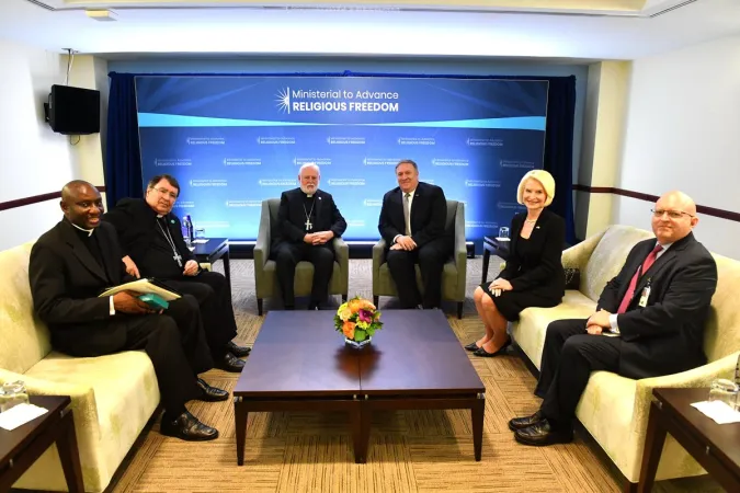 Mike Pompeo e l'arcivescovo Gallagher | L'incontro tra il Segretario di Stato USA Mike Pompeo e l'arcivescovo Gallagher durante il ministeriale sulla libertà religiosa | Twitter @SecPompeo