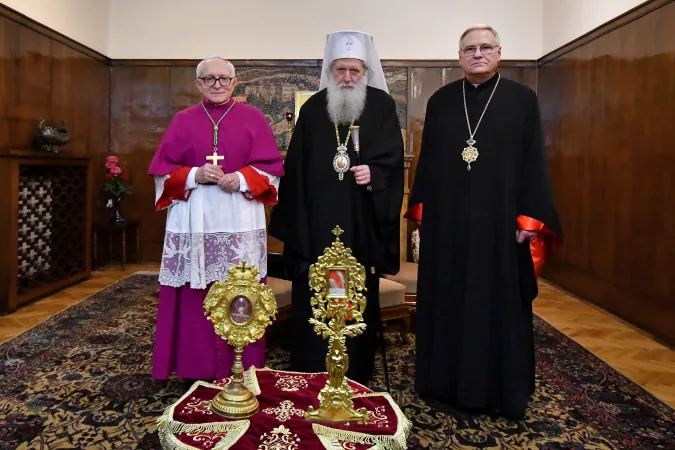 reliquie San Clemente e San Potito | L'arcivescovo Pecorari, il patriarca Neofit, il vescovo Proykov e le reliquie di San Clemente e San Potito, Sofia, 27 febbraio 2020 | Nunziatura Apostolica di Bulgaria