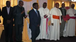Il Cardinale Fridolin Ambongo, arcivescovo di Kinshasa, alla cerimonia della firma del decreto di istituzione dell'Università Cattolica del Congo / Twitter @TataCardinale
