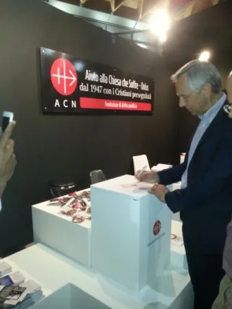 Jan Figel firma la campagna contro il genocidio  |  | ACS