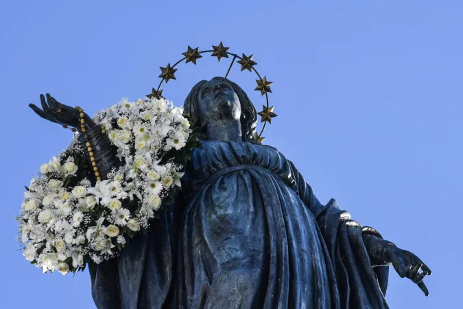 La statua dell' Immacolata a Piazza di Spagna a Roma |  | Diocesi di Roma