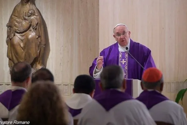 Papa Francesco durante una Messa a Santa Marta / L'Osservatore Romano / ACI Group