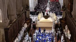 Una celebrazione di catecumeni adulti a Parigi / da X Catholic Arena