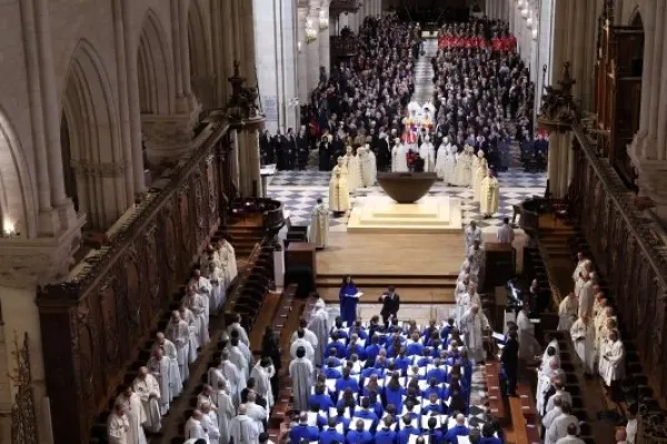 Una celebrazione di catecumeni adulti a Parigi / da X Catholic Arena