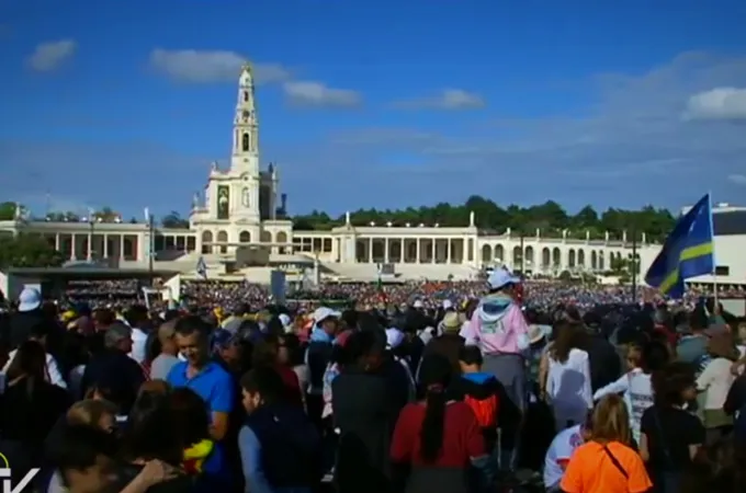 Fedeli in attesa del Papa  |  | CTV