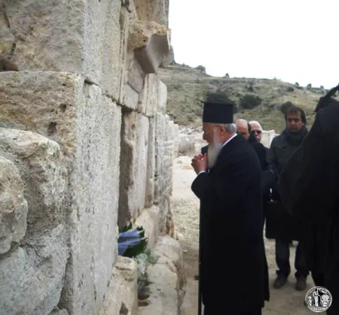 Il Patriarca Bartolomeo I davanti alla probabile tomba dell'Apostolo Filippo  |  | Università del Salento 