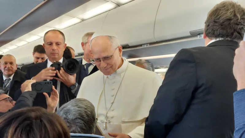 Papa Leone XIV sul volo per Ankara | | Elias Turk EWTN