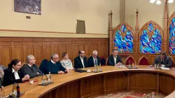 Una riunione del gruppo di preghiera parlamentare ungherese / Parlamentiimacsoport