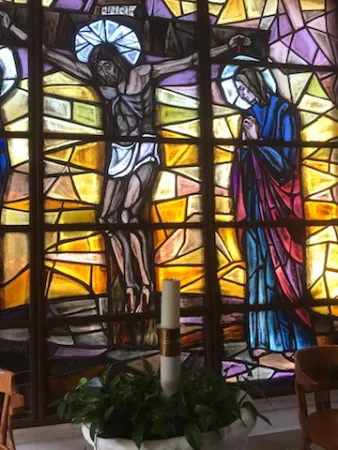 Una vetrata della Cappella della Cripta |  | AA