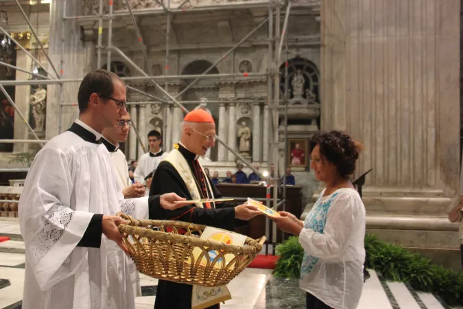 Il cardinale Bagnasco affida il "mandato" per le Opere di Misericordia | | CEN2016