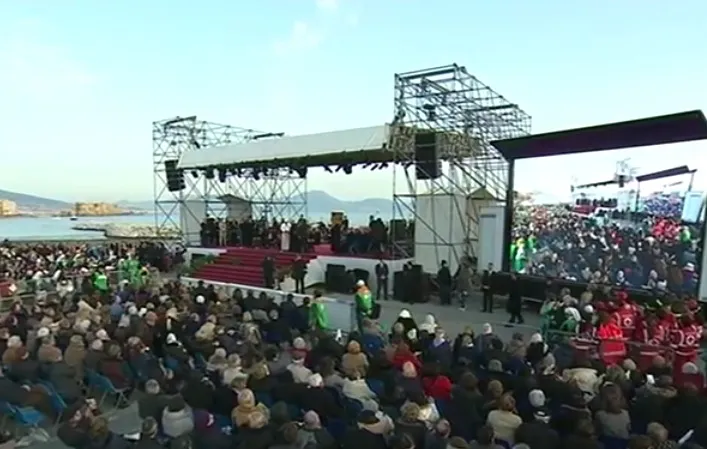 Lungomare Caracciolo Papa | Un momento dell'incontro del Papa su lungomare Caracciolo a Napoli | CTV