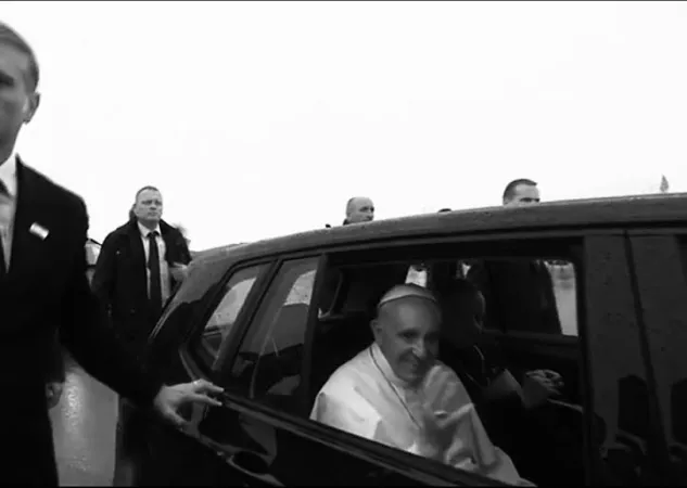 Papa Francesco saluta all'aeroporto |  | CTV
