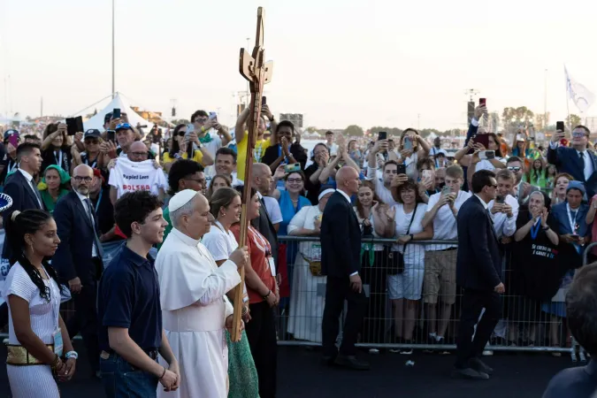 Il Papa porta la Croce a Tor Vergata |  | Daniel Ibanez / ACI group