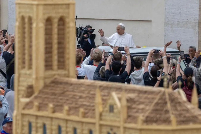 L'opera in Piazza San Pietro |  | Daniel Ibanez / EWTN