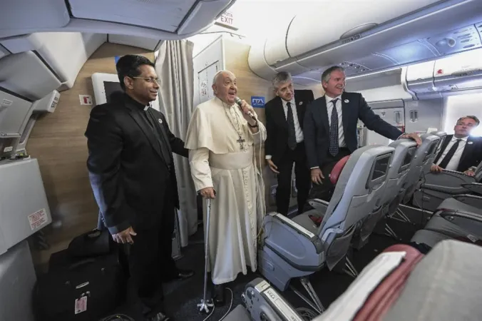 Papa Francesco in aereo |  | Vatican Media