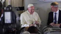Papa Francesco durante un volo papale / Edward Pentin / ACI Group