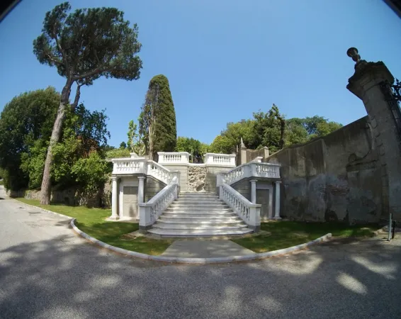 Il Centro Mariapoli nei giardini di Villa Cybo |  | www.centromariapoli.org