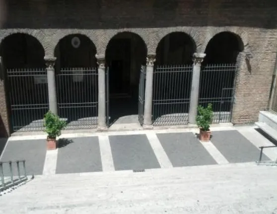 Il caretteristico ingresso di San Vitale | | OB