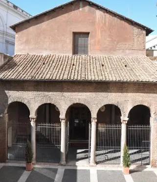 Il caretteristico ingresso di San Vitale | | OB